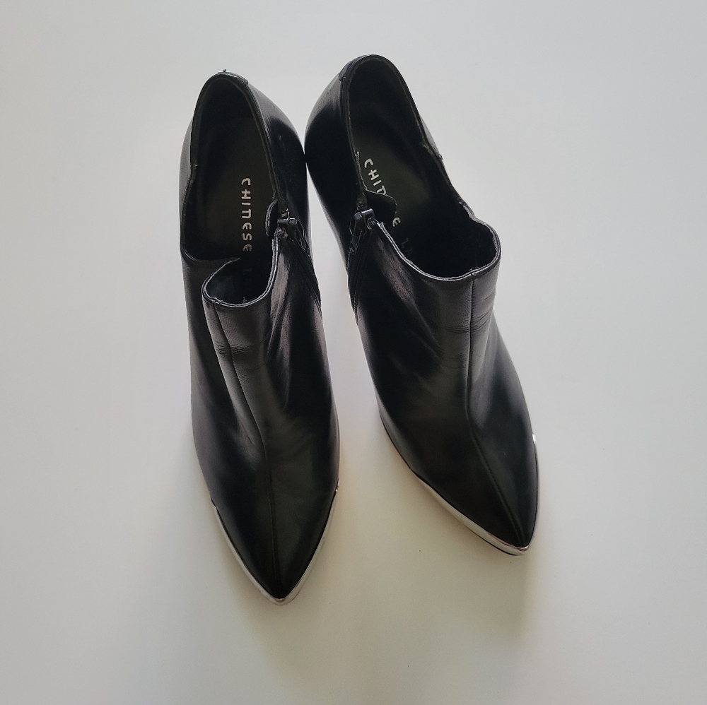 CHINESE LAUNDRY BLACK LEATHER ANKLE BOOTIES W/ SILVER HEEL & TRIM - Picture 2 of 11